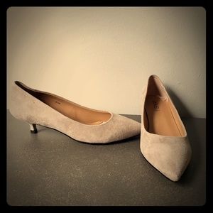 Vaneli low heel thick suade and comfy!